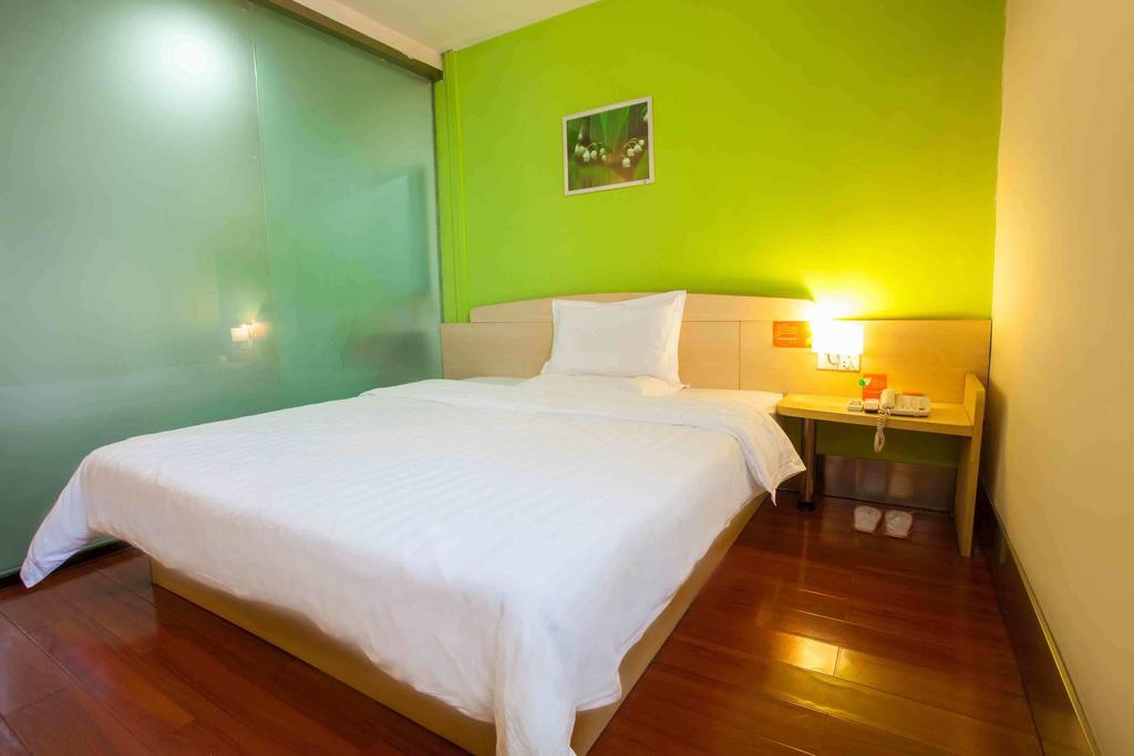 7Days Inn Guangzhou Shijing Jinbi Xincheng Room photo